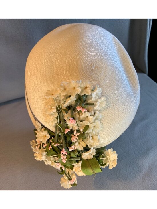 Ladies Ivory Hat with Gray Fabric Band and Small Flowers Size 22 Vintage main image 6
